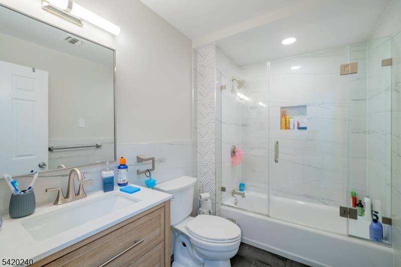 41-51 Wilson Ave #4i, Newark City, NJ 07105