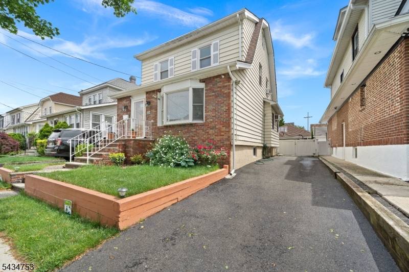 247 E 6Th St, Clifton City, NJ 07011