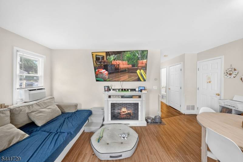 18 Fisher Ave, Bound Brook Boro, NJ 08805