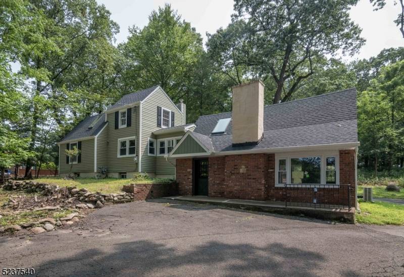 496 Manchester Ave, North Haledon Boro, NJ 07508