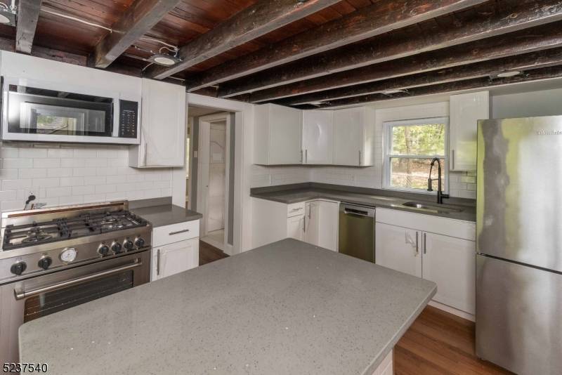 496 Manchester Ave, North Haledon Boro, NJ 07508