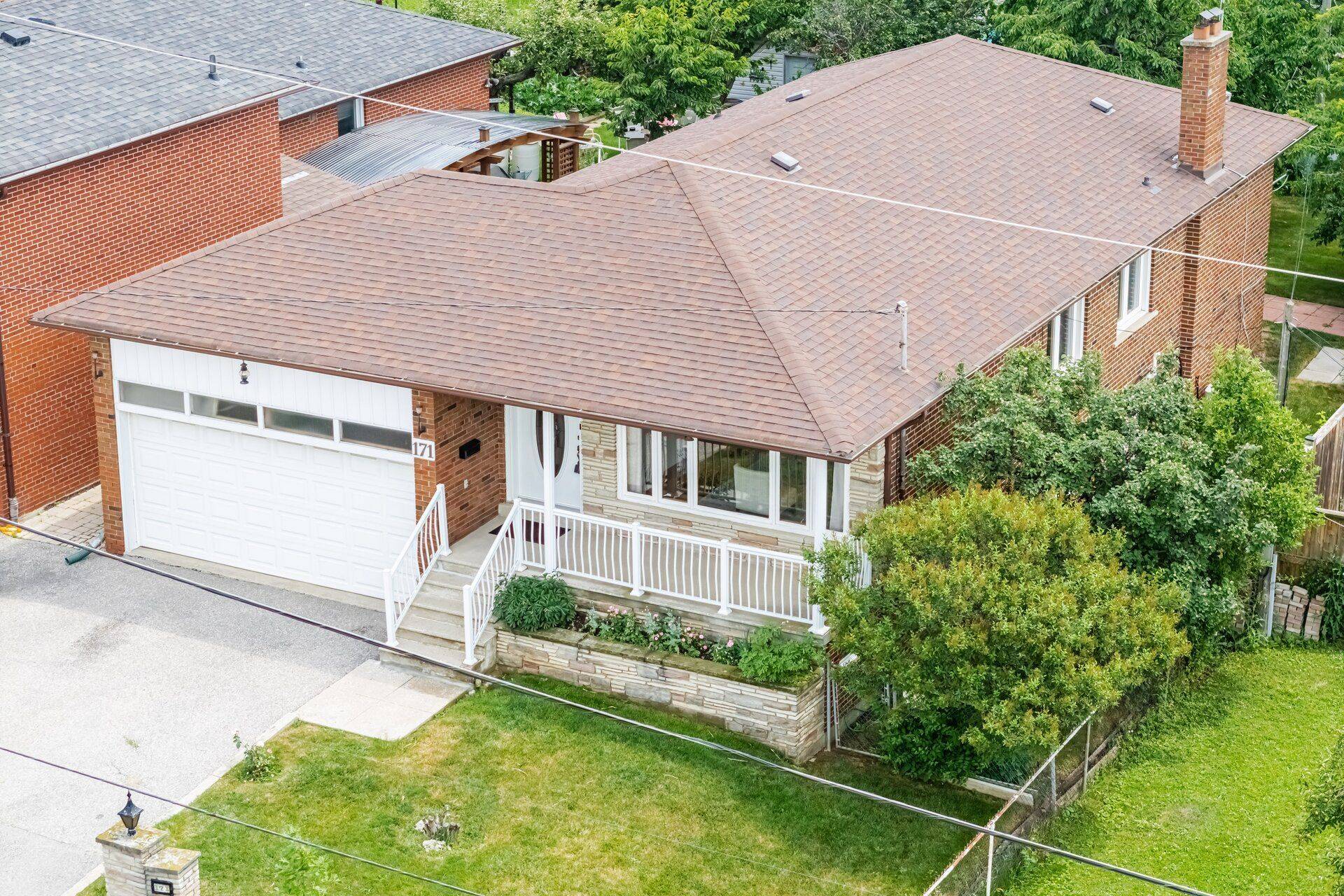 171 Regina AVE, Toronto C04, ON M6A 1R9