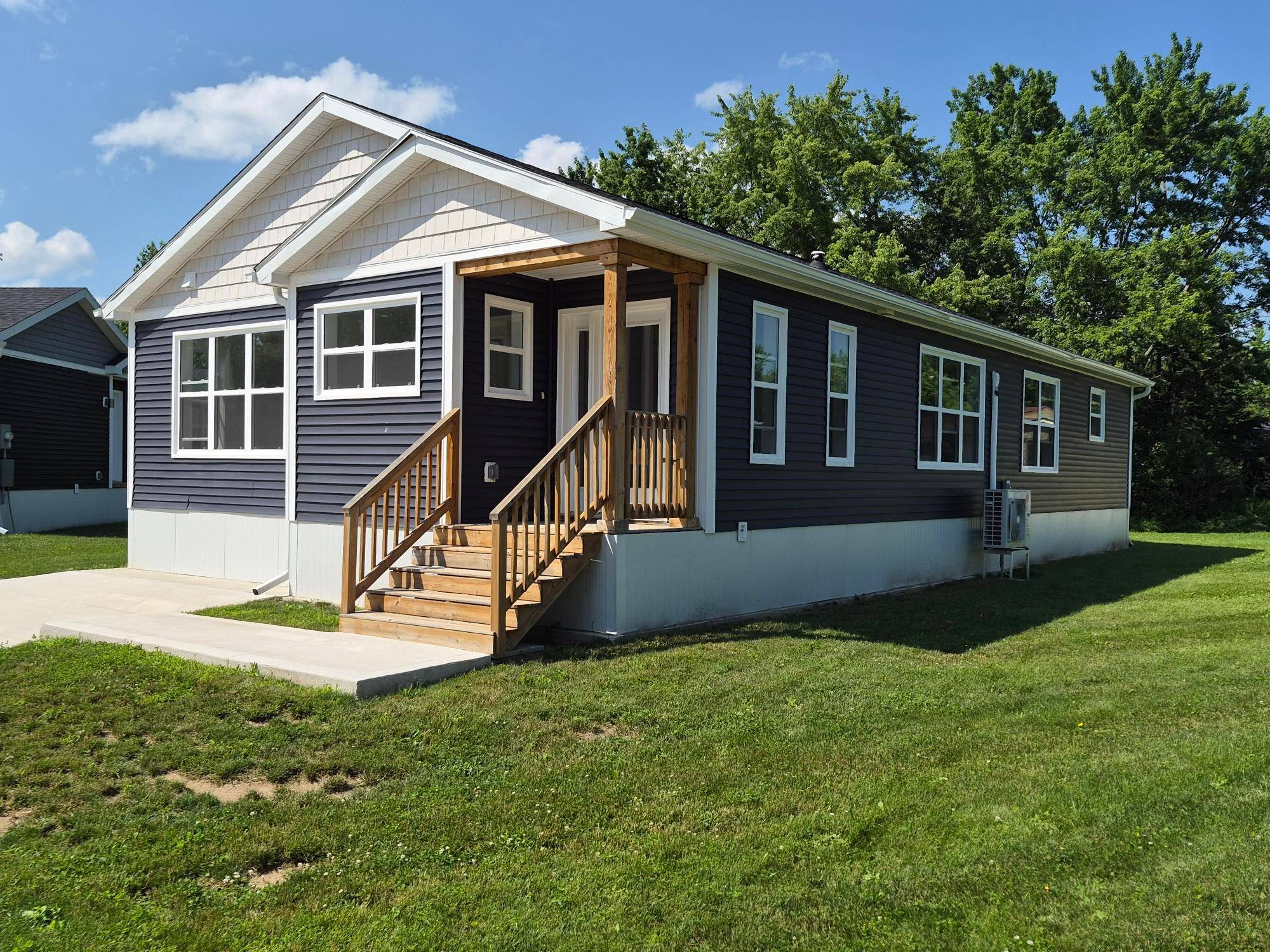 16 Briarwood PL, Innisfil, ON L0L 1L0