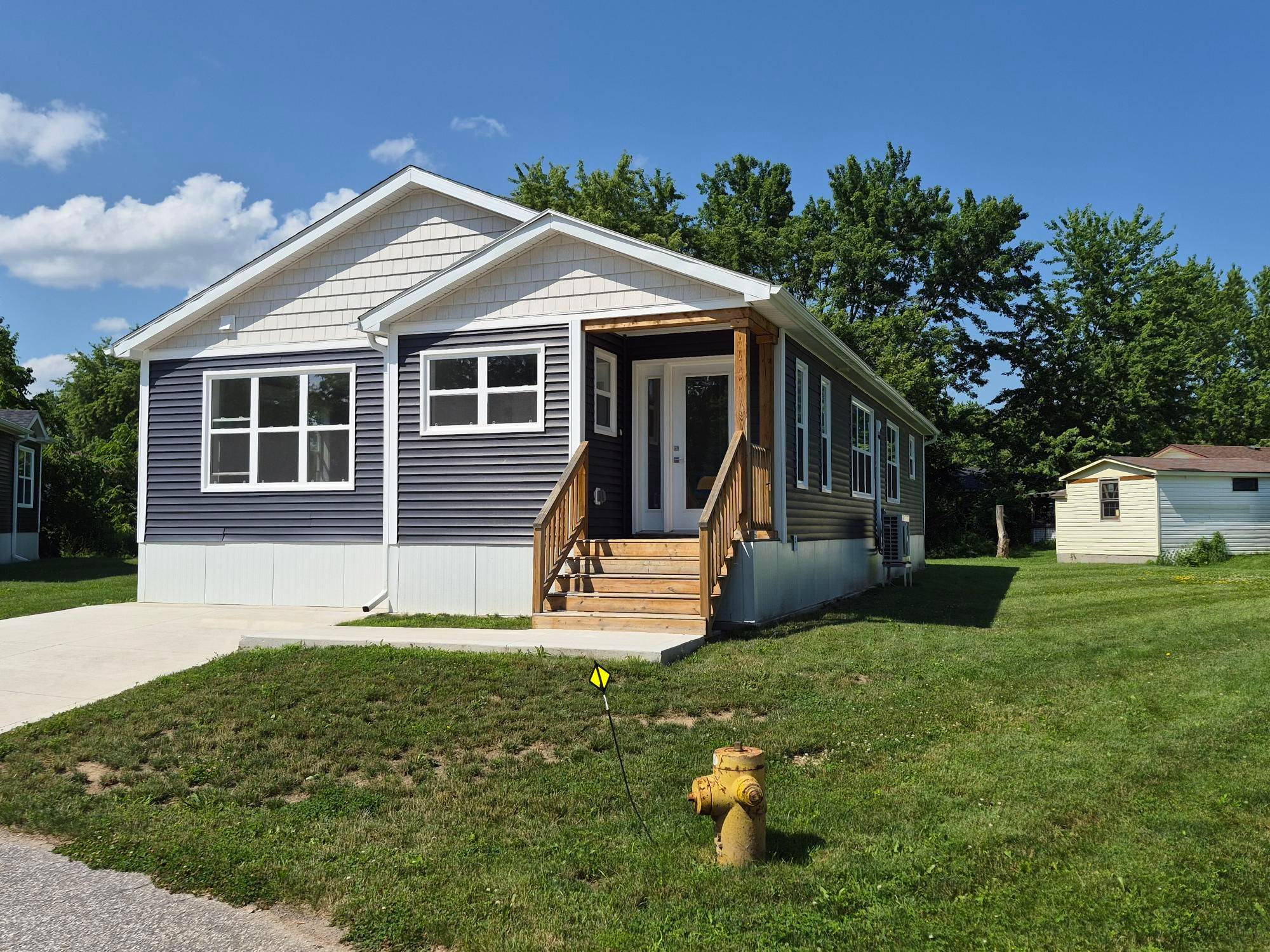 16 Briarwood PL, Innisfil, ON L0L 1L0