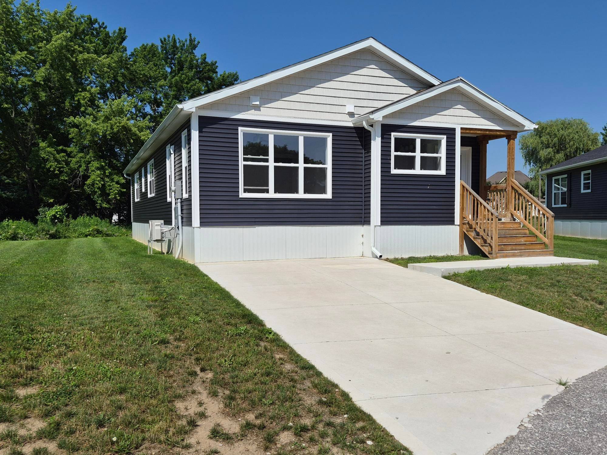 16 Briarwood PL, Innisfil, ON L0L 1L0