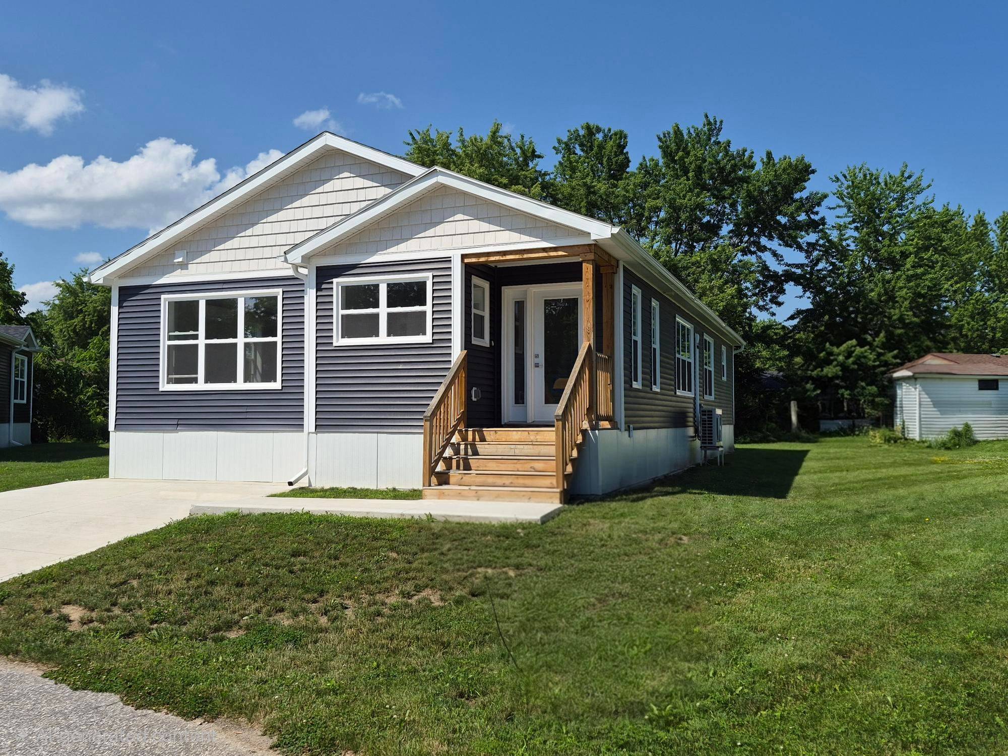 16 Briarwood PL, Innisfil, ON L0L 1L0