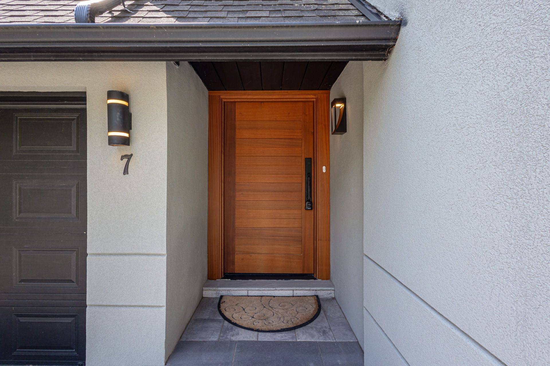 7 Cossar DR, Aurora, ON L4G 3N6