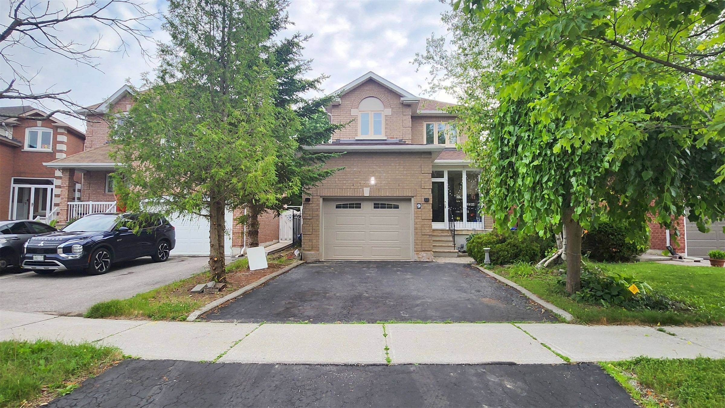 9 Springer DR, Richmond Hill, ON L4C 0E9