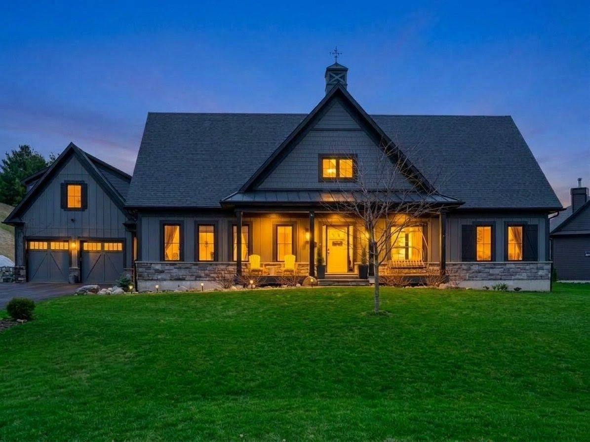 2 Thoroughbred DR, Oro-medonte, ON L0K 1E0