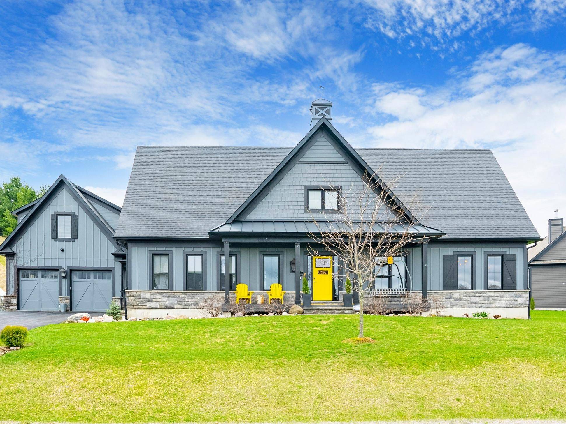 2 Thoroughbred DR, Oro-medonte, ON L0K 1E0