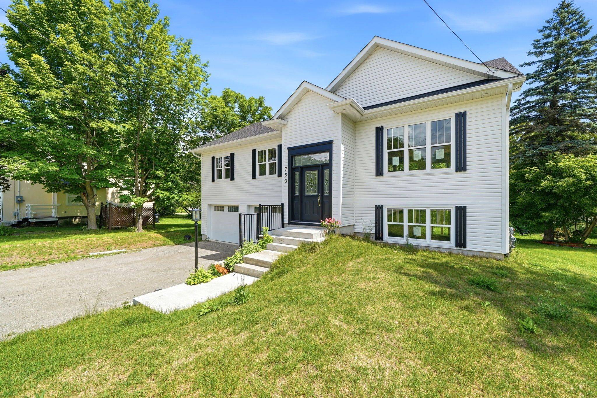 753 Fifth AVE, Tay, ON L0K 1R0