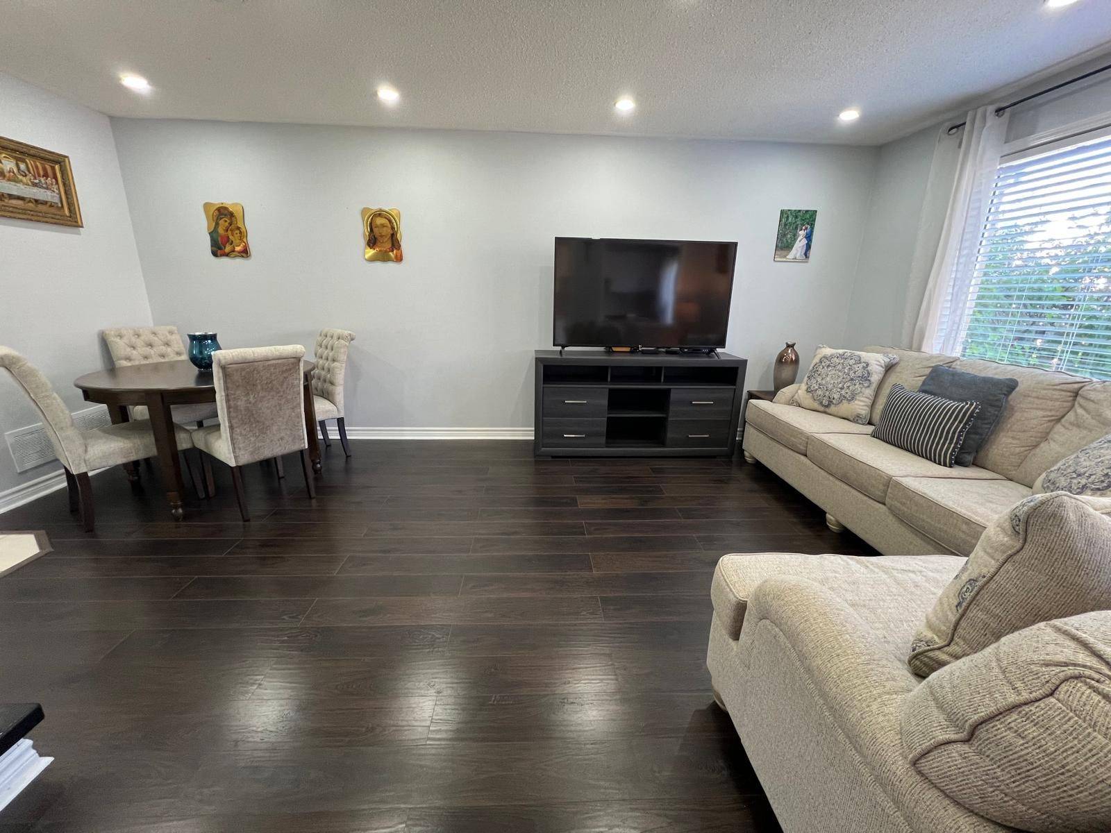 1064 BARCLAY CIR, Milton, ON L9T 5W3
