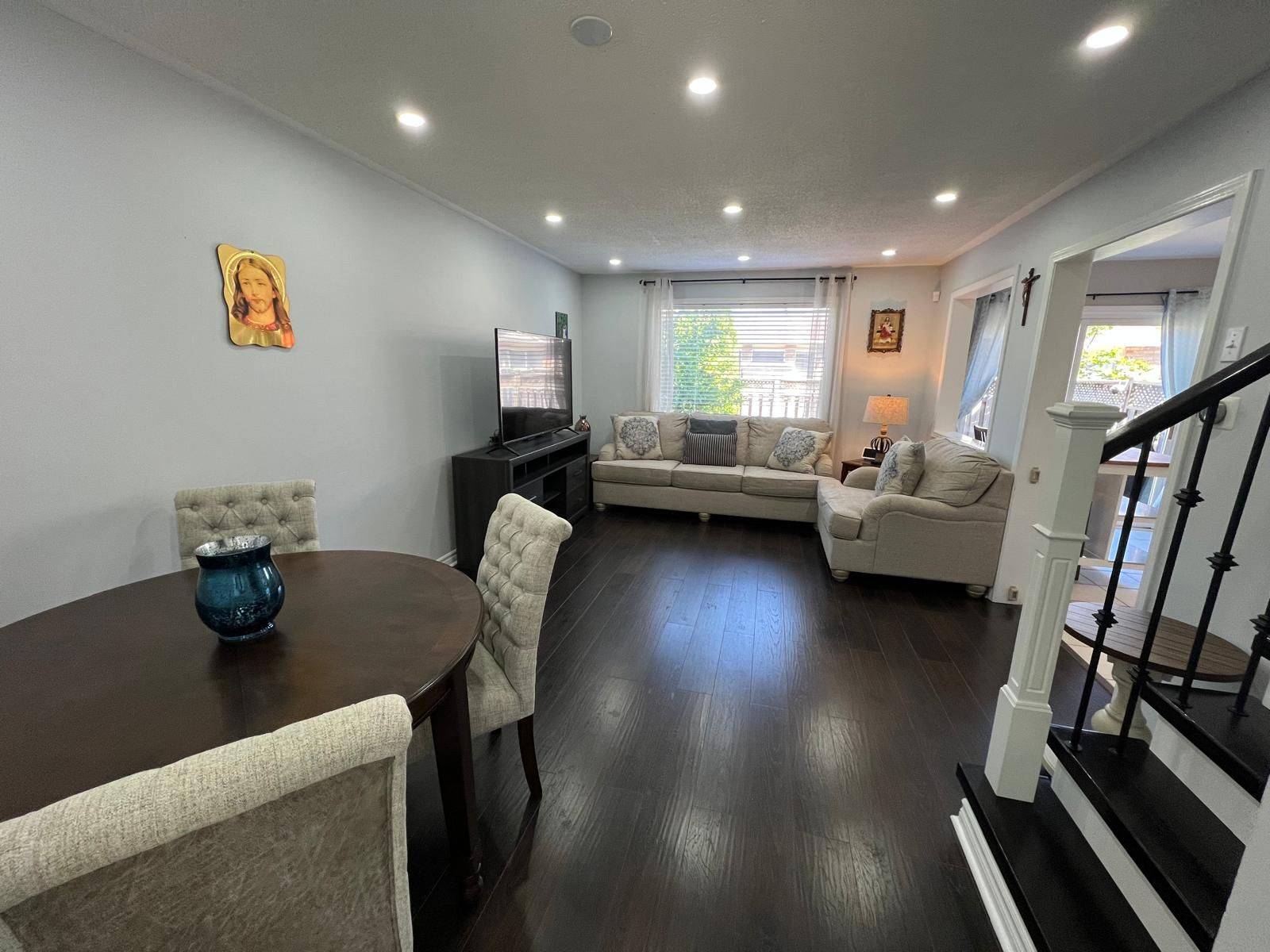 1064 BARCLAY CIR, Milton, ON L9T 5W3