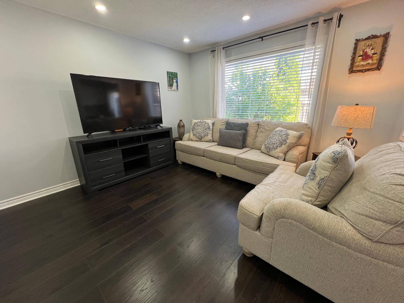1064 BARCLAY CIR, Milton, ON L9T 5W3