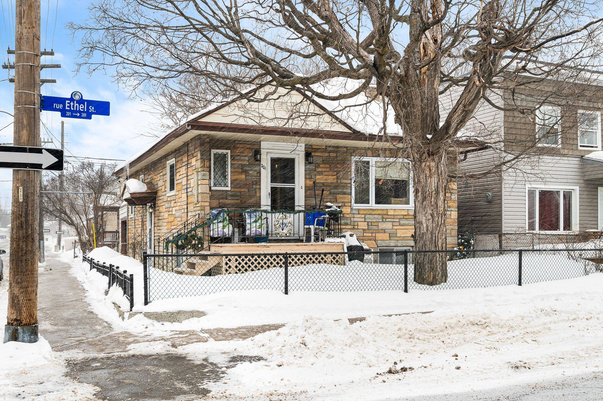 201 Ethel ST, Vanier And Kingsview Park, ON K1L 5X1