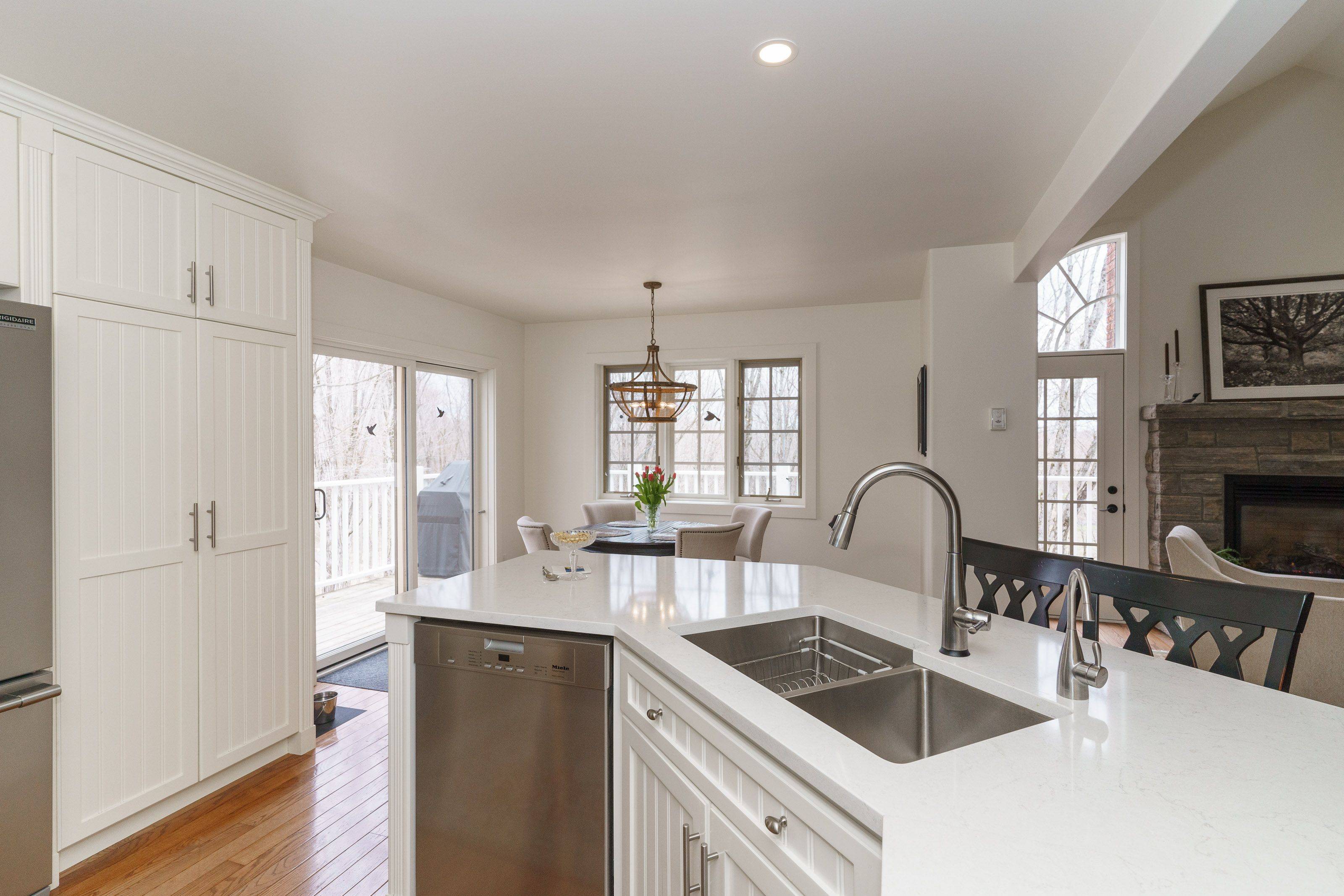 48 ESTATE DR, Muskoka Lakes, ON P0B 1J0