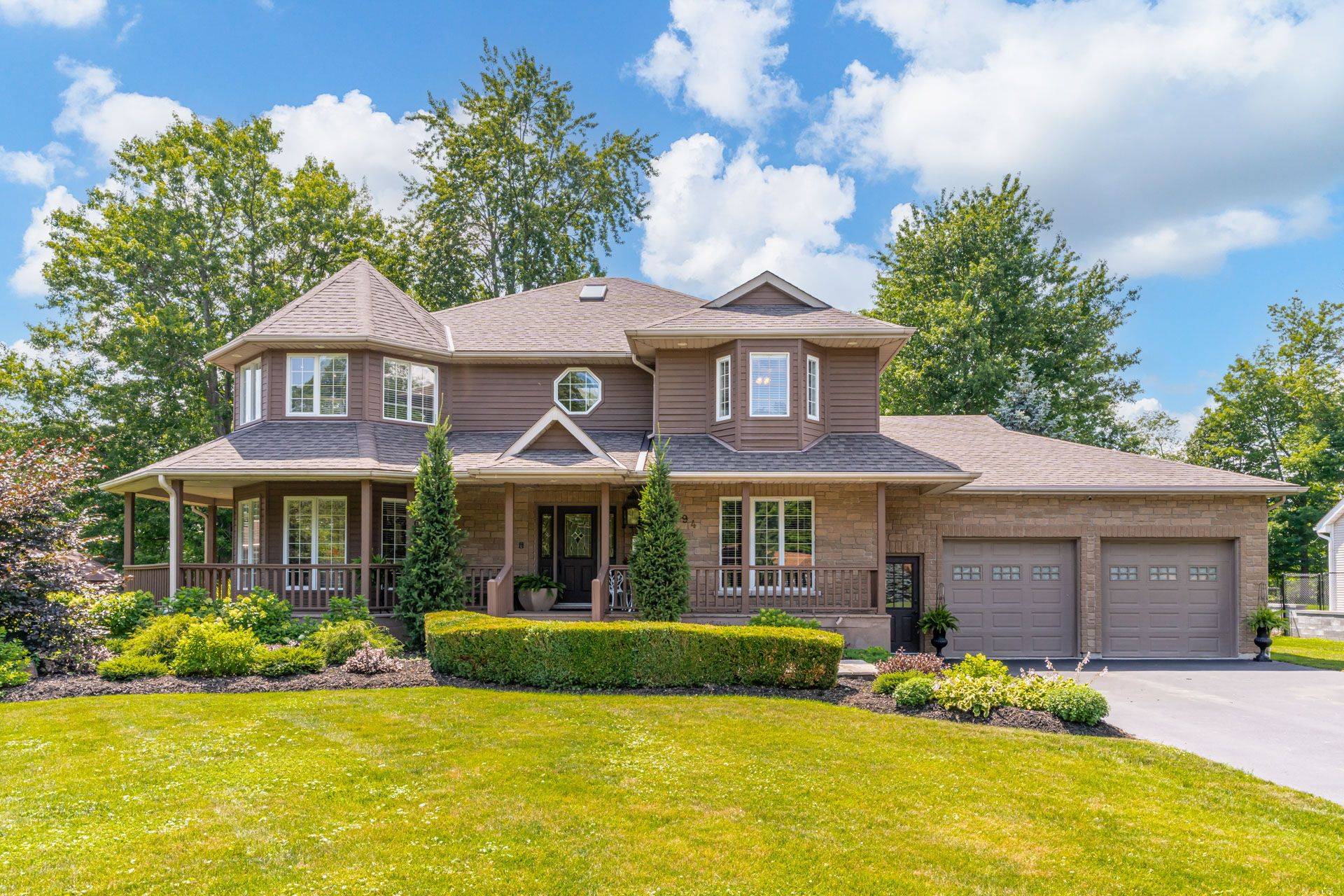 994 Courtland DR, Hamilton, ON L9G 3L1