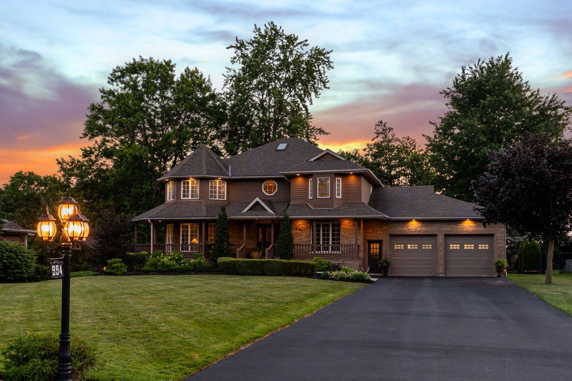 994 Courtland DR, Hamilton, ON L9G 3L1