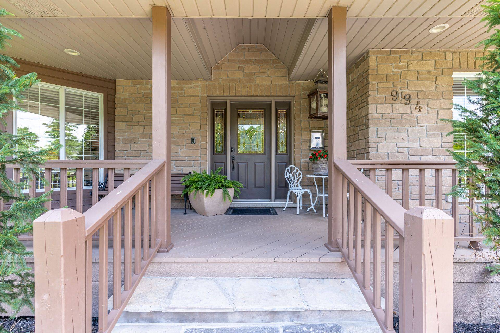 994 Courtland DR, Hamilton, ON L9G 3L1