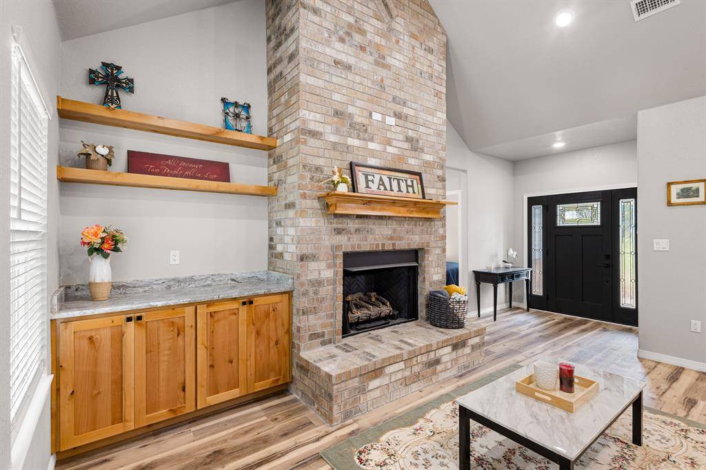 1446 Faulkner Road, Sunset, TX 76270