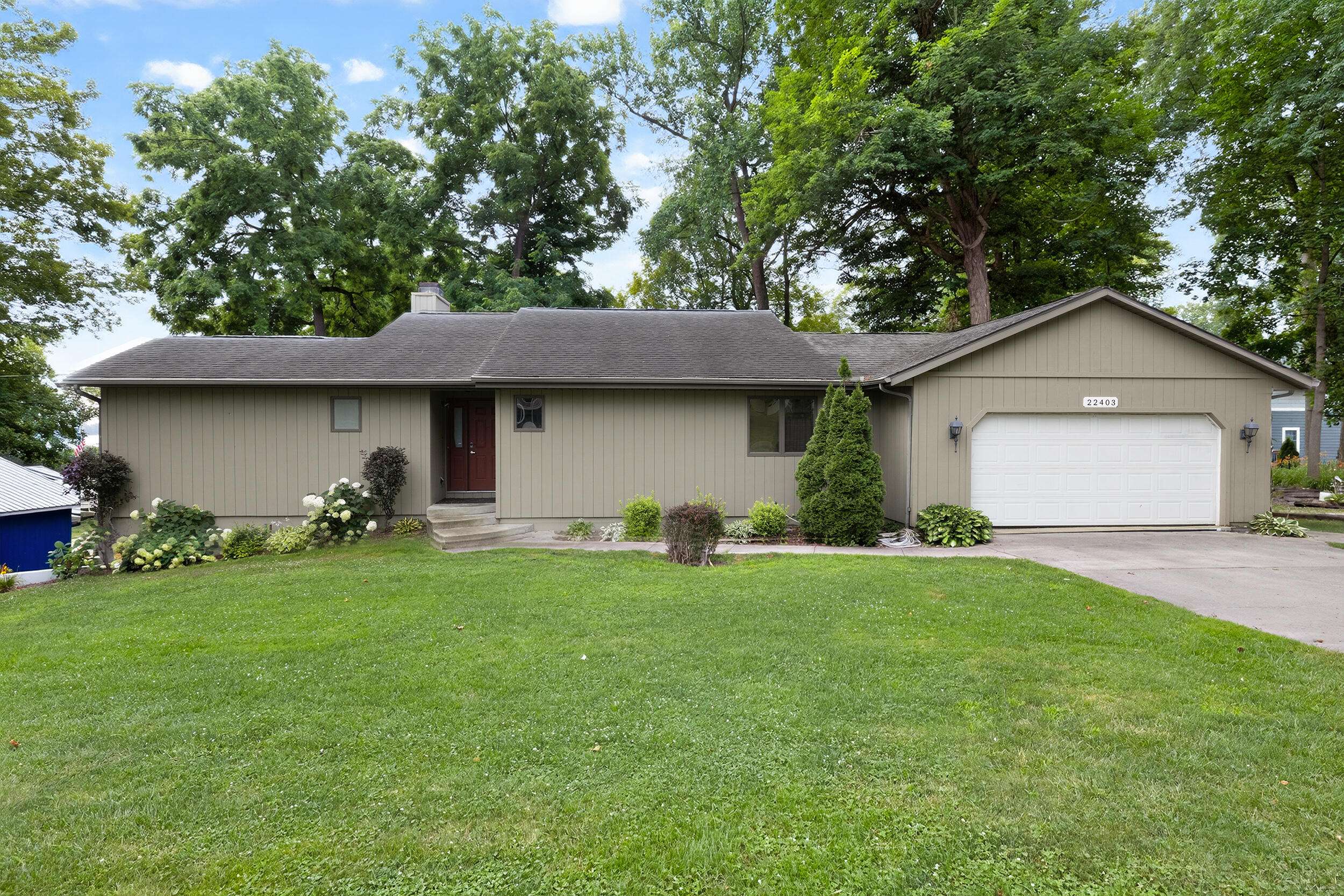22403 Maple Row ST, Lagrange Twp, MI 49031