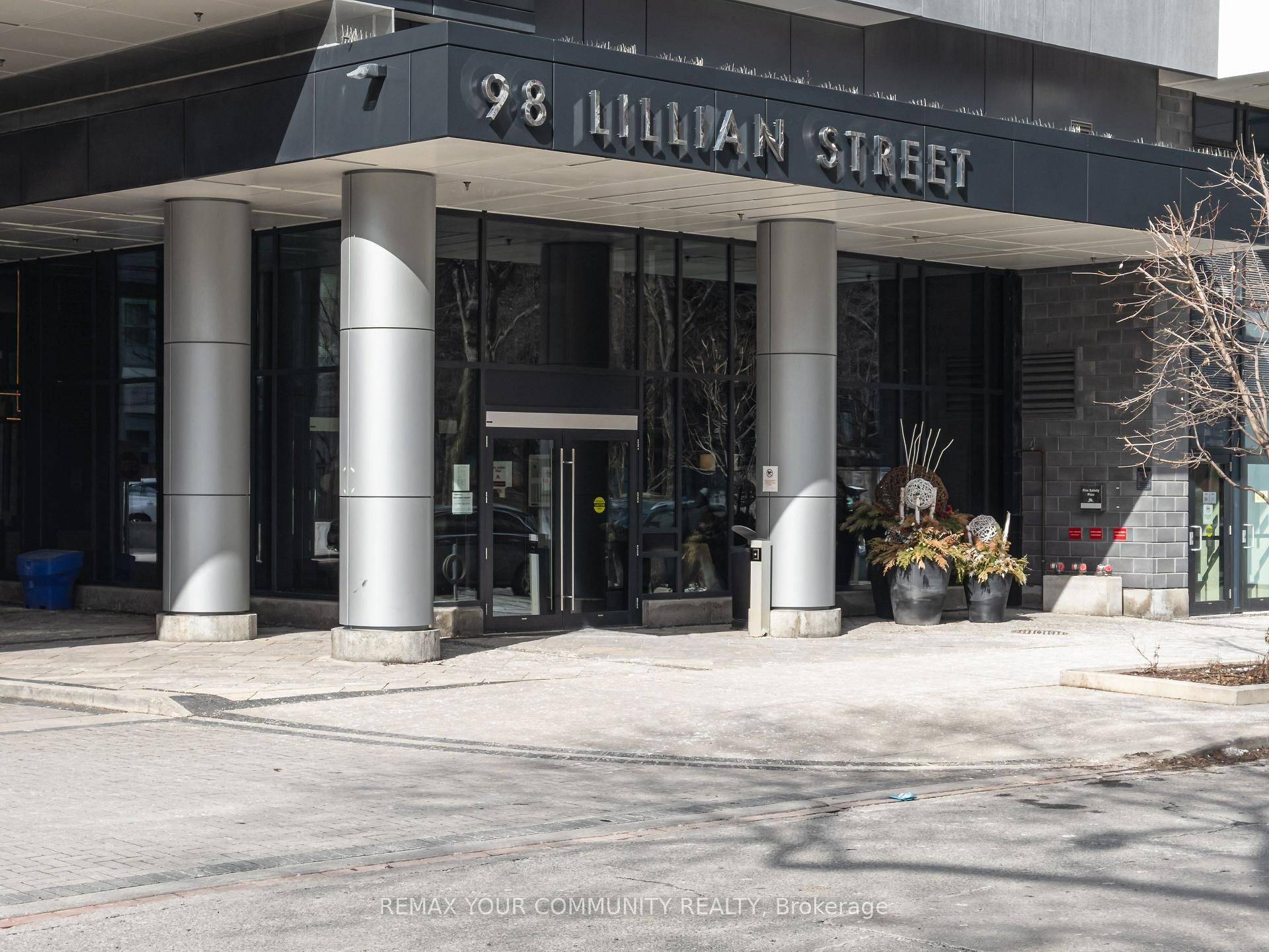 98 Lillian ST #724, Toronto C10, ON M4P 2Y3