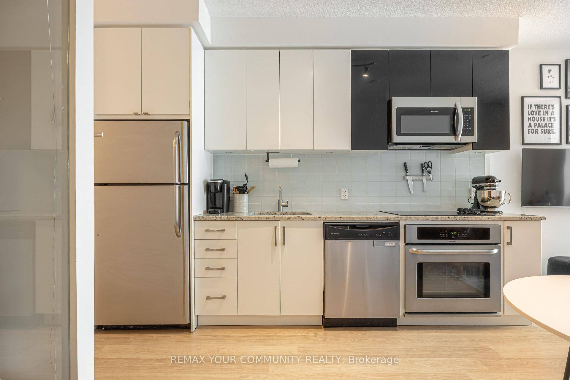 98 Lillian ST #724, Toronto C10, ON M4P 2Y3