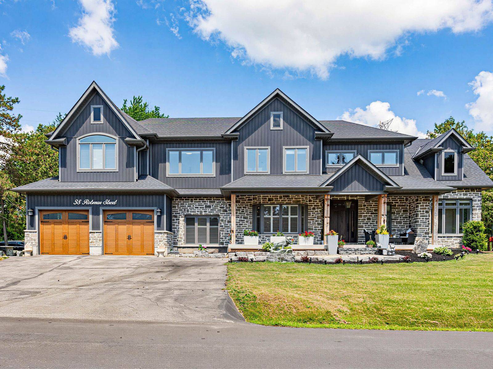 38 Robmar ST E, Whitby, ON L1M 1T7
