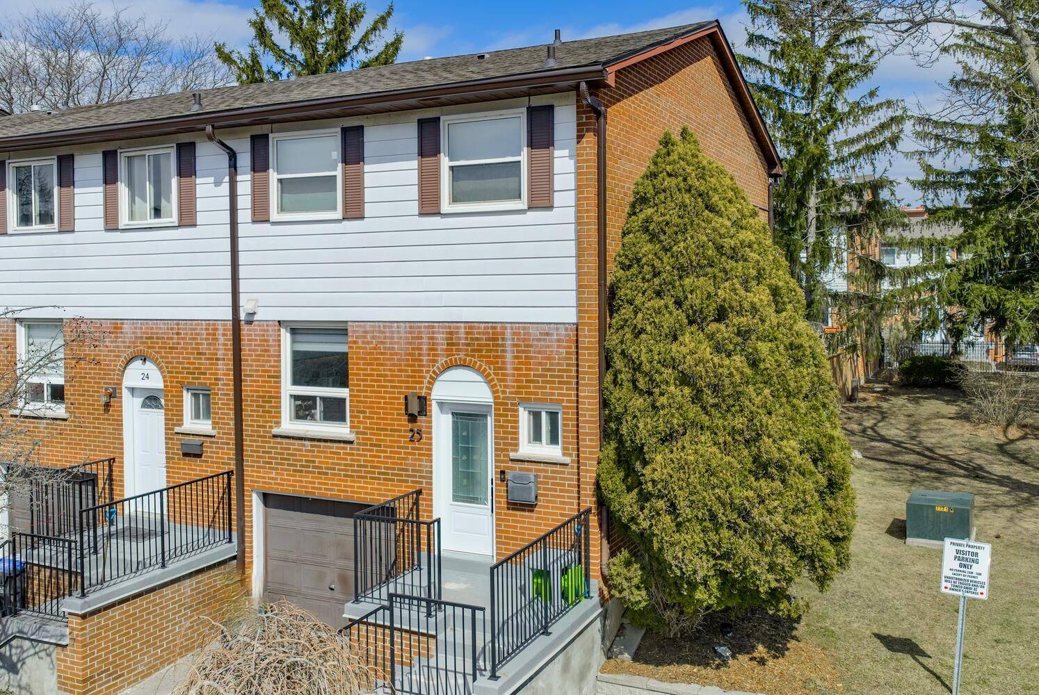 2445 Homelands DR #25, Mississauga, ON L5K 2C6
