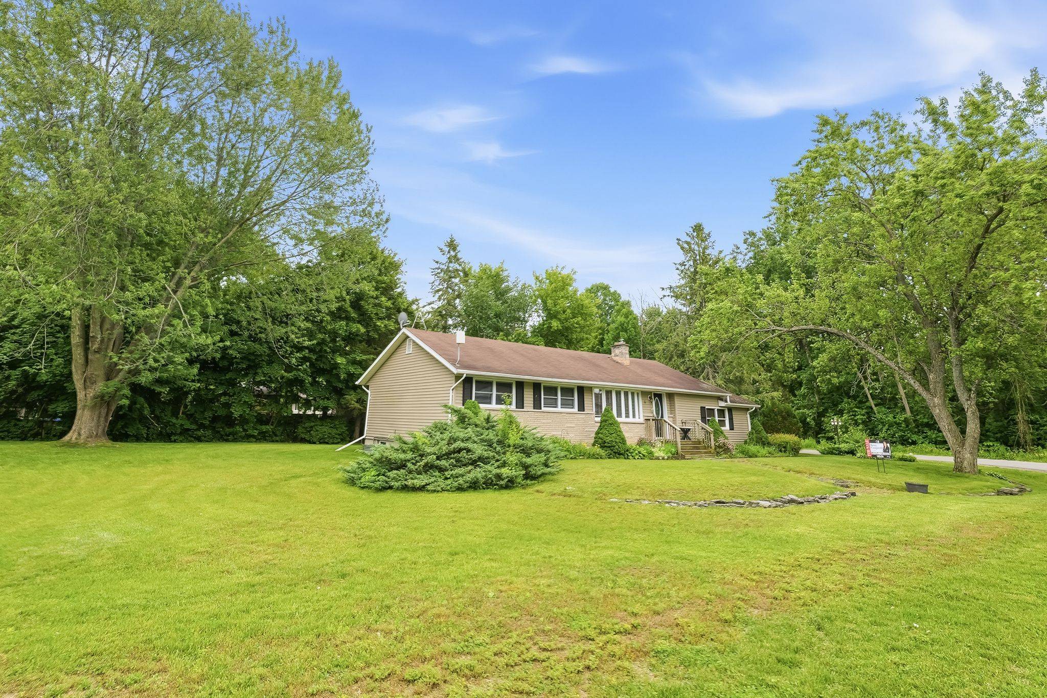 4 Wayne CRES, Quinte West, ON K0K 1L0