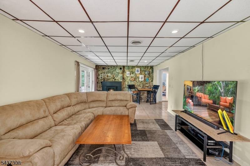 42 Goldfinch Ln, West Milford Twp., NJ 07421