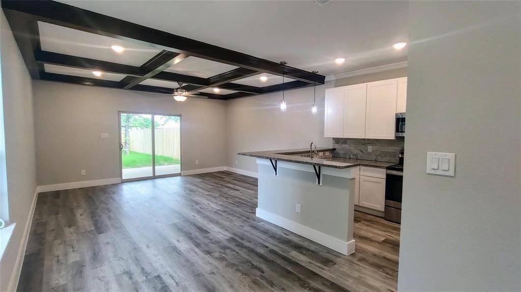 1705 Ash Crescent Street, Fort Worth, TX 76104