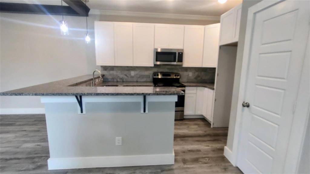 1705 Ash Crescent Street, Fort Worth, TX 76104