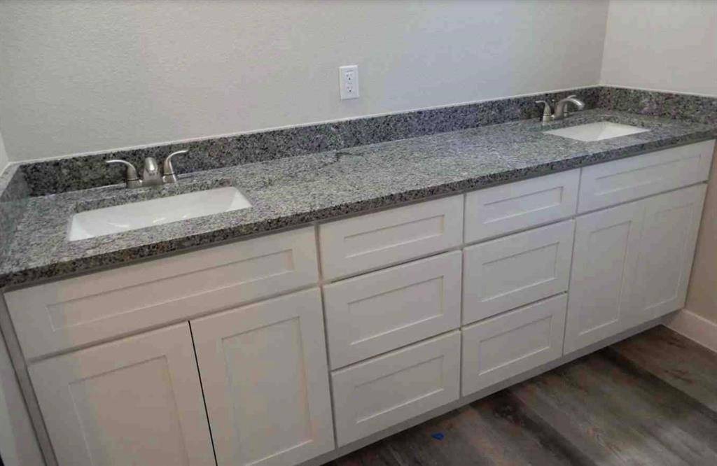1705 Ash Crescent Street, Fort Worth, TX 76104
