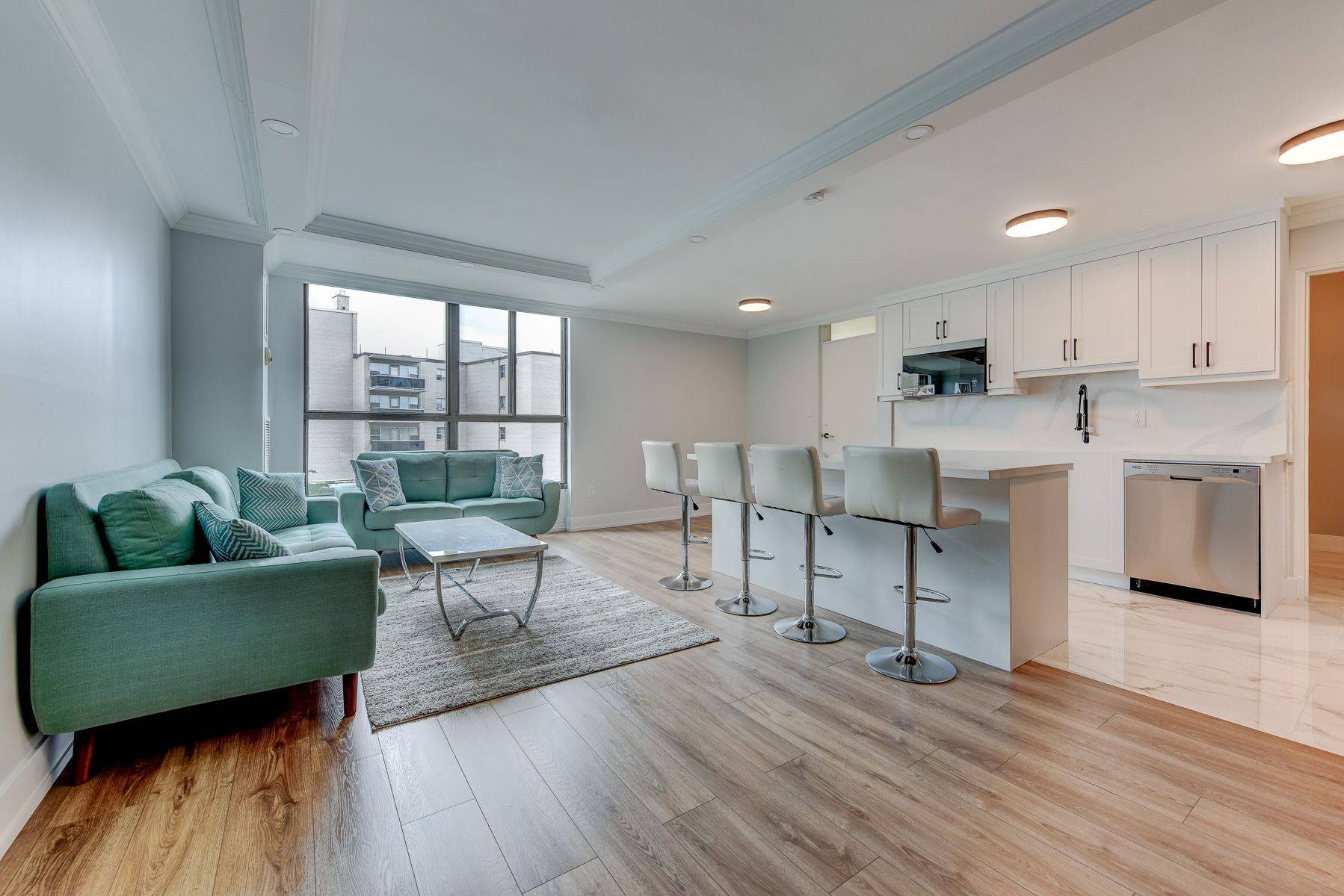 3170 Kirwin AVE #301, Mississauga, ON L5A 3R1