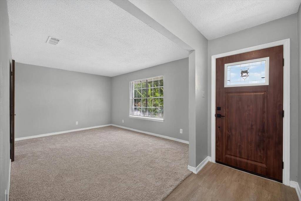 121 Hillside Lane, Desoto, TX 75115