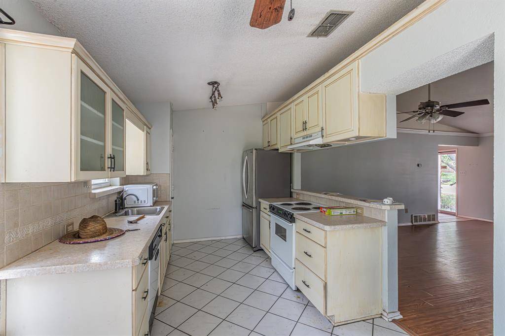 6504 Johnnie Street, Watauga, TX 76148