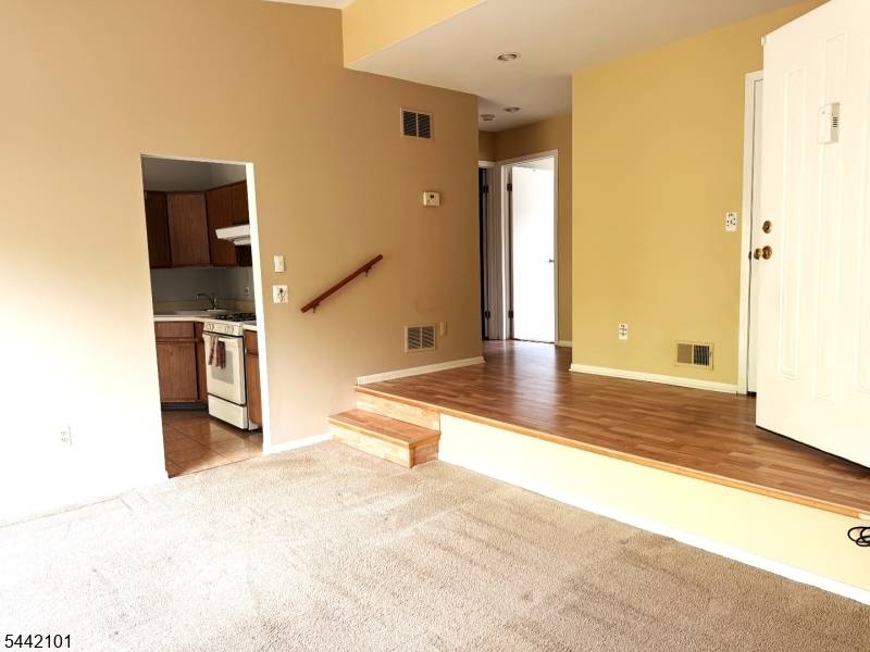 608 Spruce Hills Dr, Glen Gardner Boro, NJ 08826