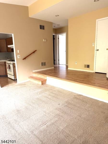 608 Spruce Hills Dr, Glen Gardner Boro, NJ 08826