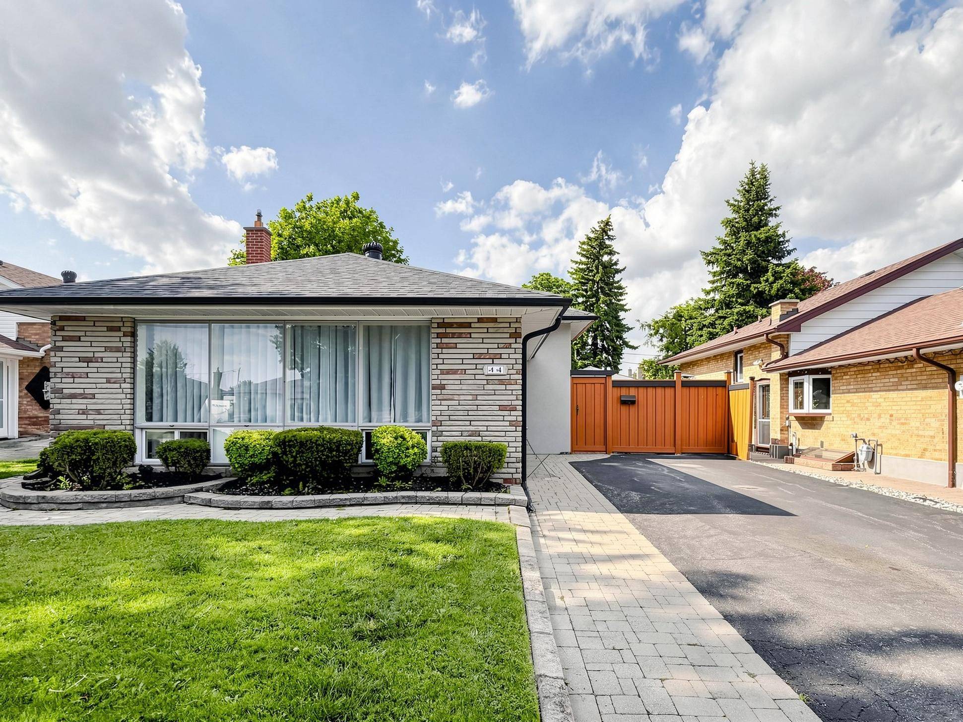 44 Lewiston RD, Toronto E04, ON M1P 1X9