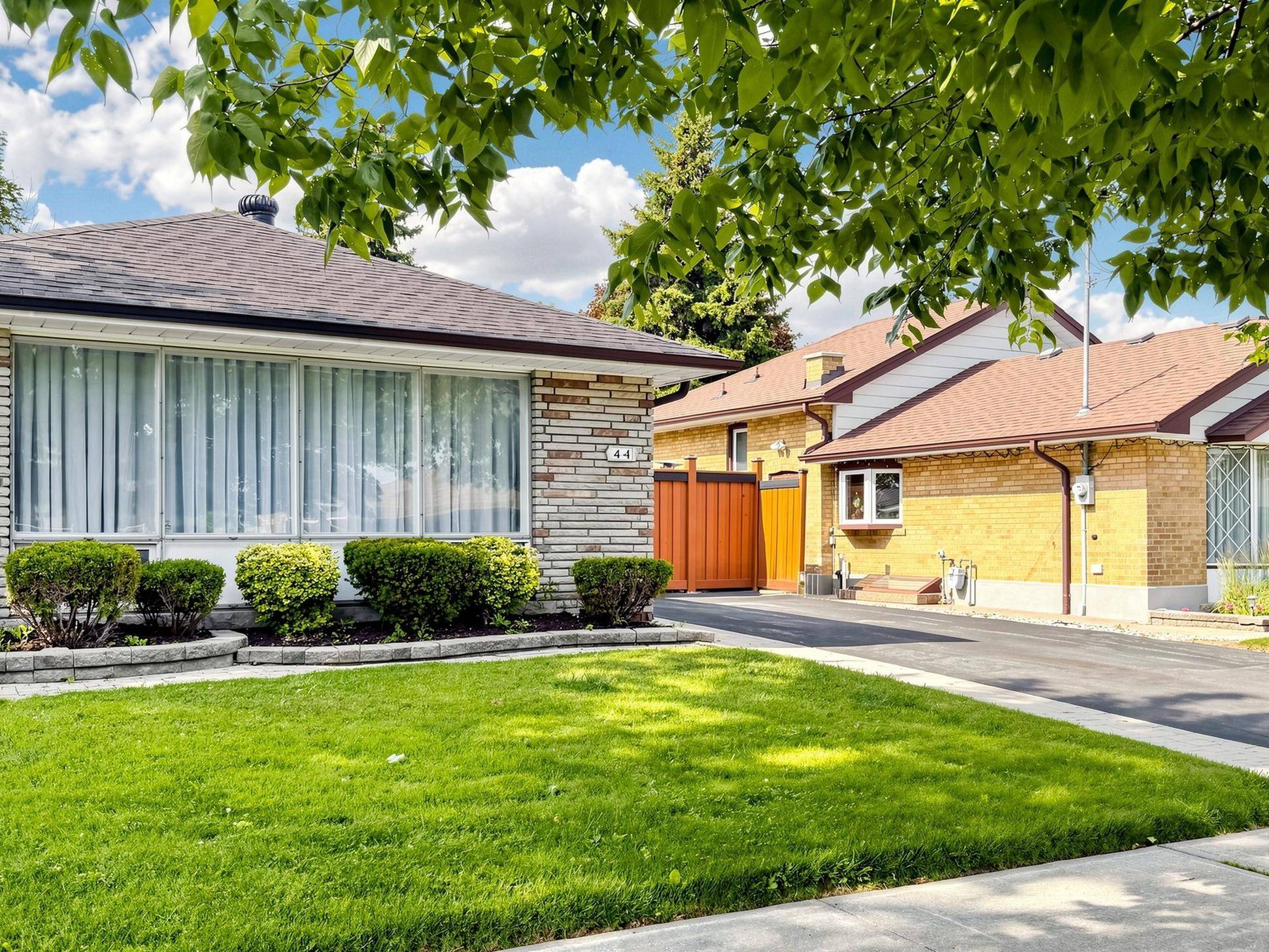 44 Lewiston RD, Toronto E04, ON M1P 1X9