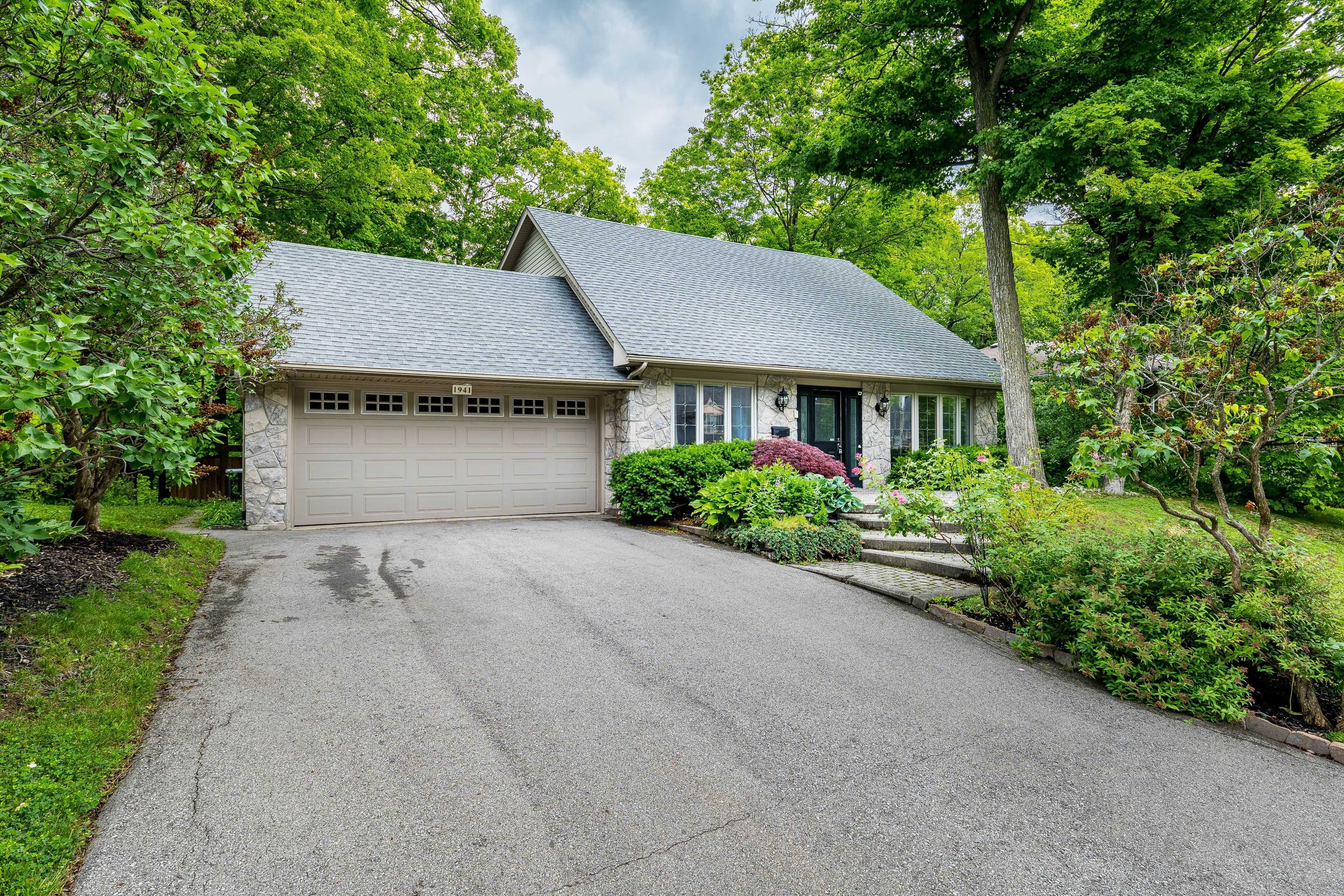 1941 Four Seasons DR, Burlington, ON L7P 2Y3