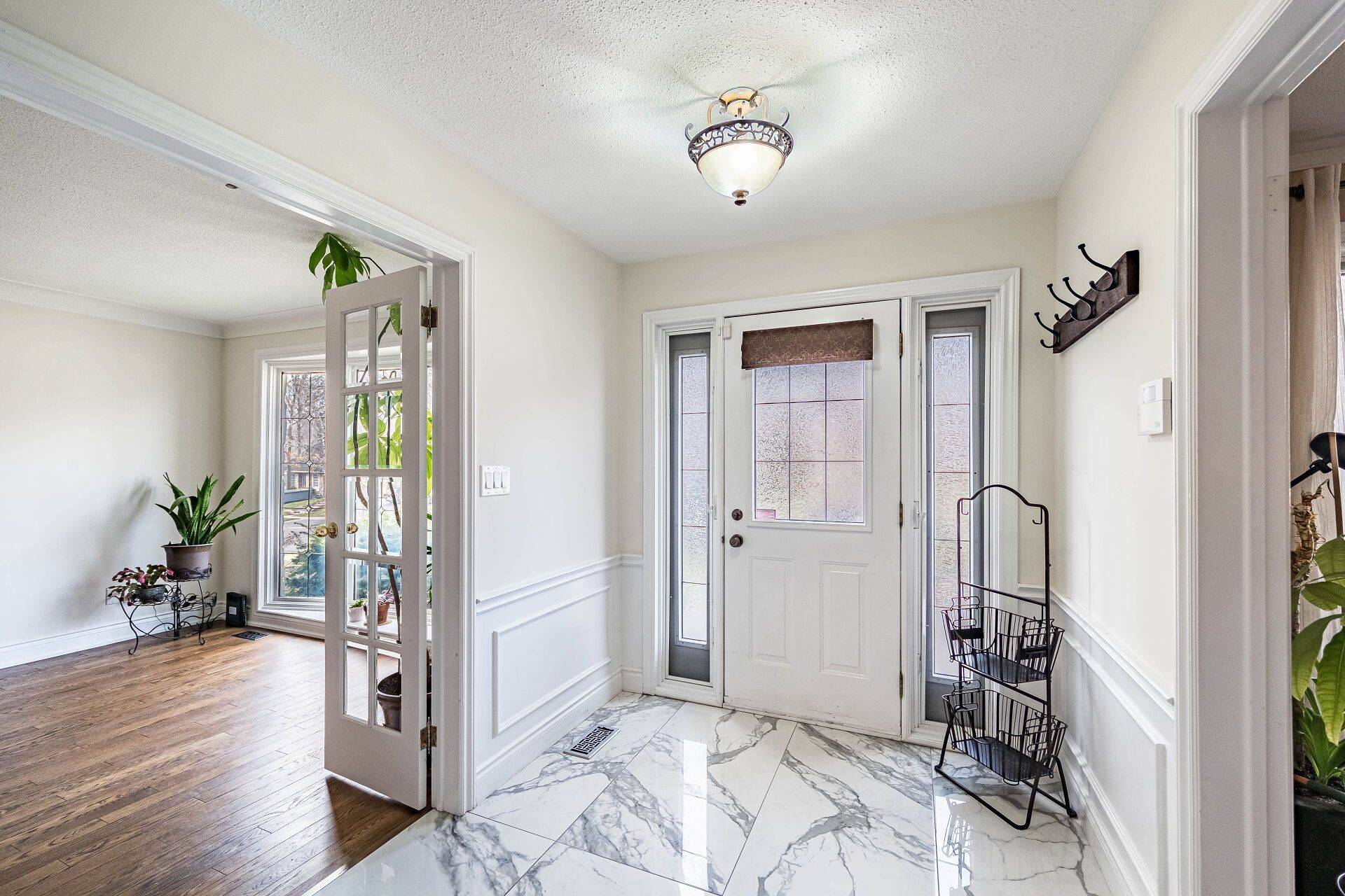 1941 Four Seasons DR, Burlington, ON L7P 2Y3