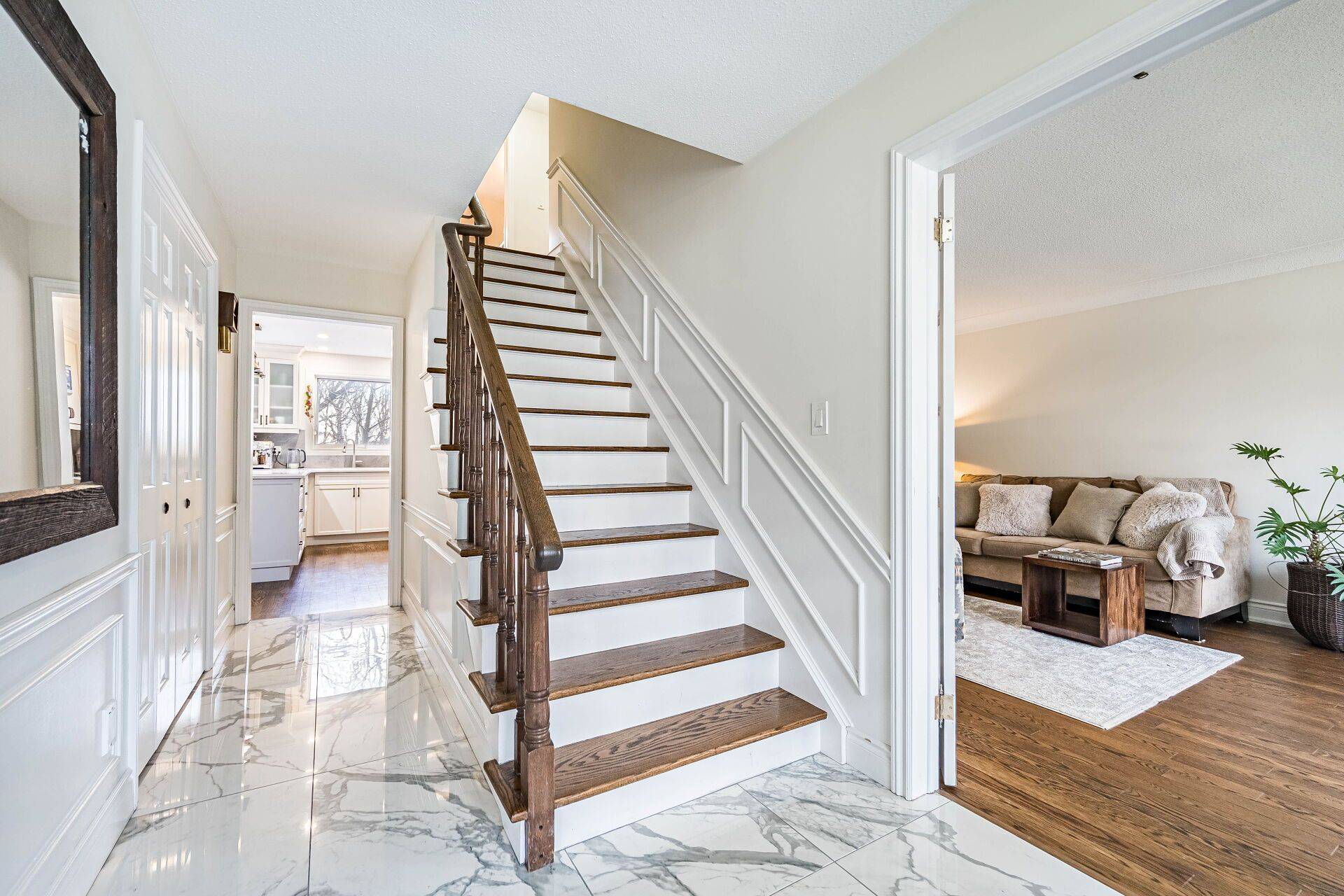 1941 Four Seasons DR, Burlington, ON L7P 2Y3