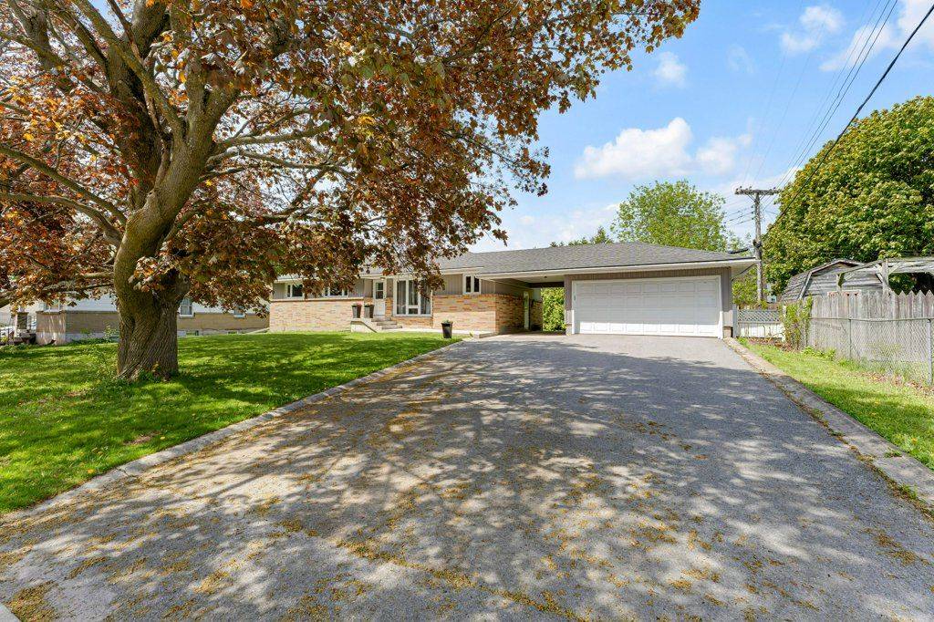 168 Avenue RD, Kingston, ON K7M 1C5