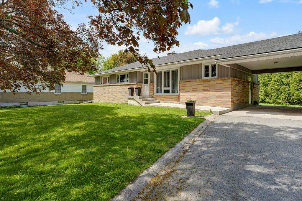 168 Avenue RD, Kingston, ON K7M 1C5