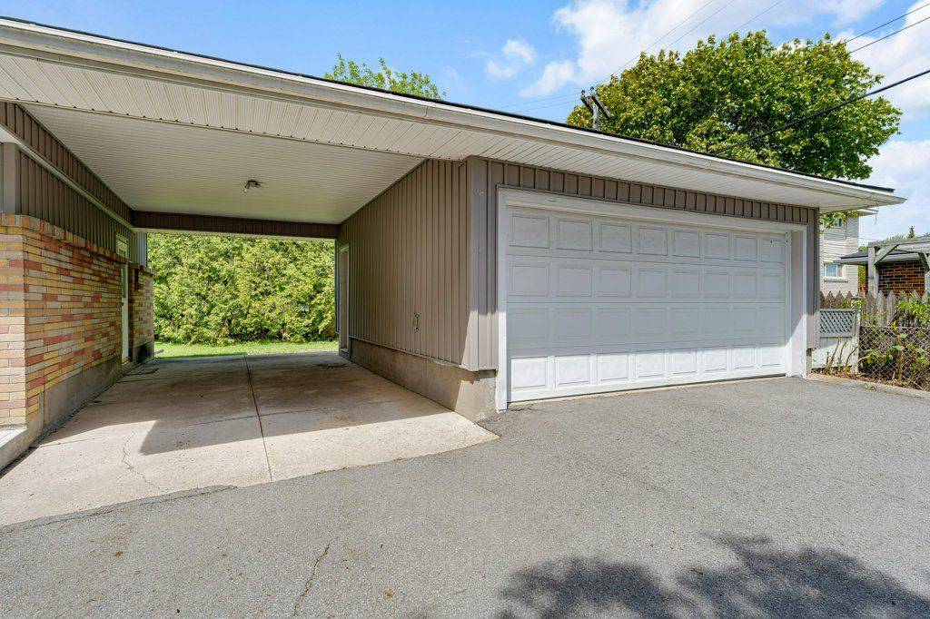 168 Avenue RD, Kingston, ON K7M 1C5
