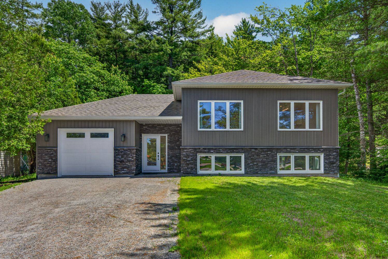 10 Glenrock RD, Mcdougall, ON P2A 2W9