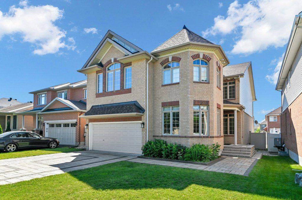 49 Grenwich CIR, Carlington - Central Park, ON K2C 4G1