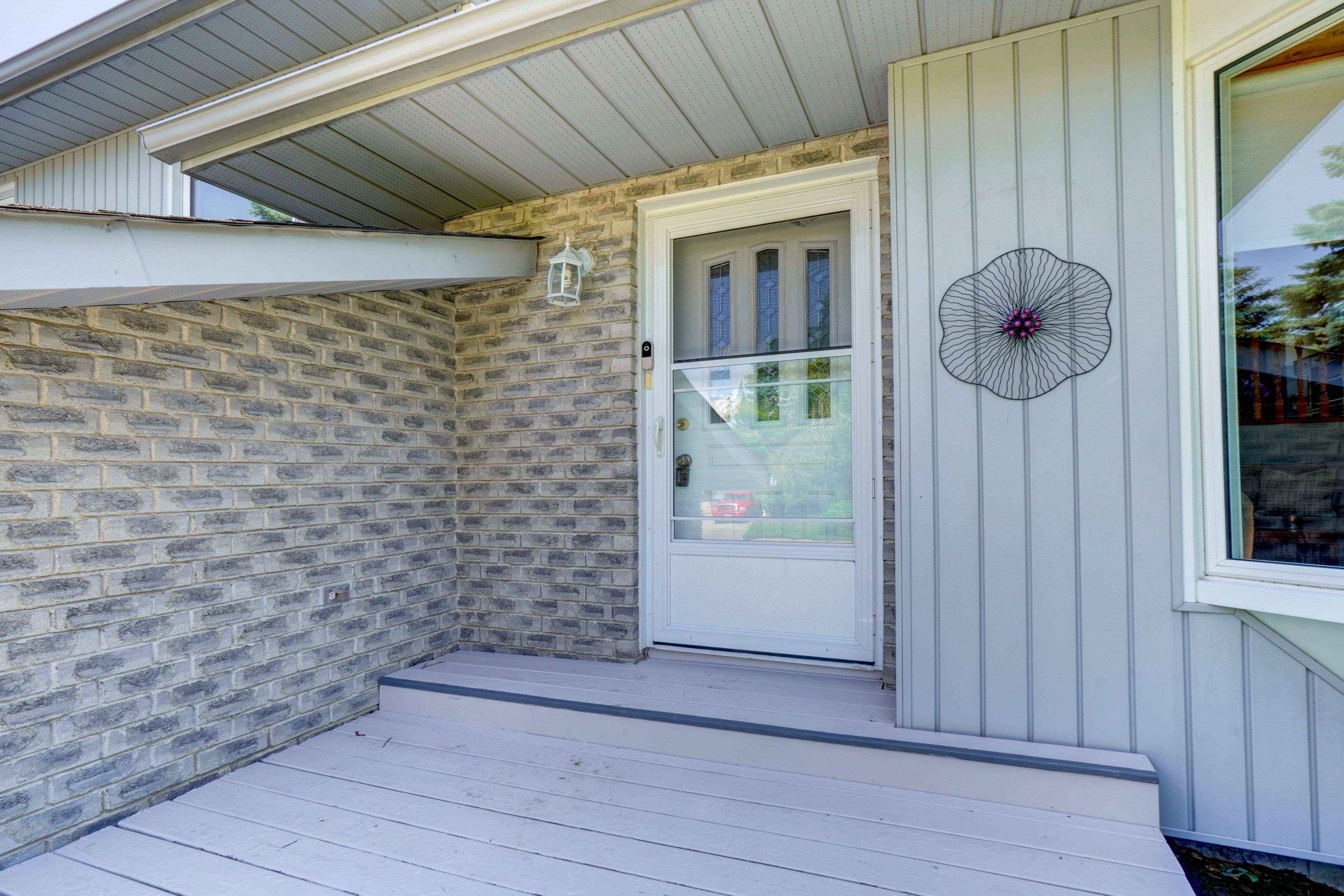 16 Cedartree LN, Kawartha Lakes, ON K0M 1A0